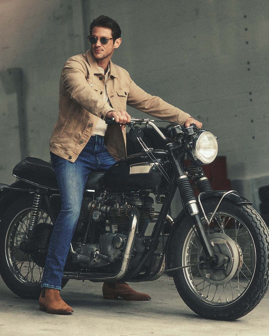 Revving up nostalgia with the timeless elegance of a 1970 Triumph Bonneville. 🏍️ Vintage vibes meet modern style in collaboration with @34Heritage
.
.
.
.
.
#ClassicRide #TimelessStyle #34Heritage&quot;