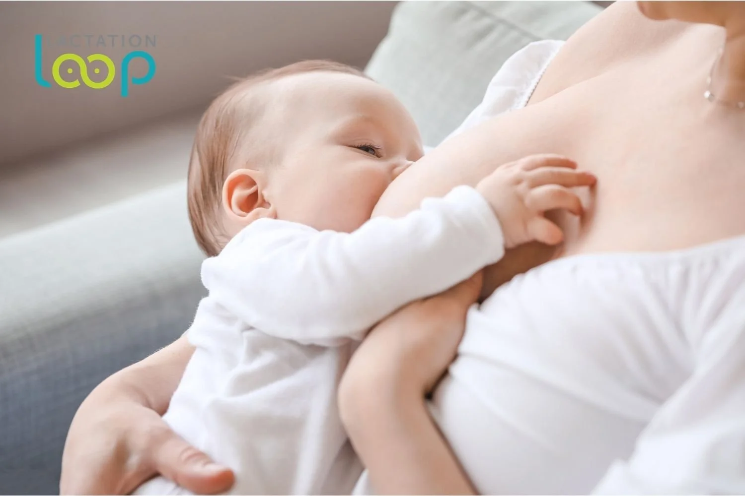 mom breastfeeding a baby in Westland MI