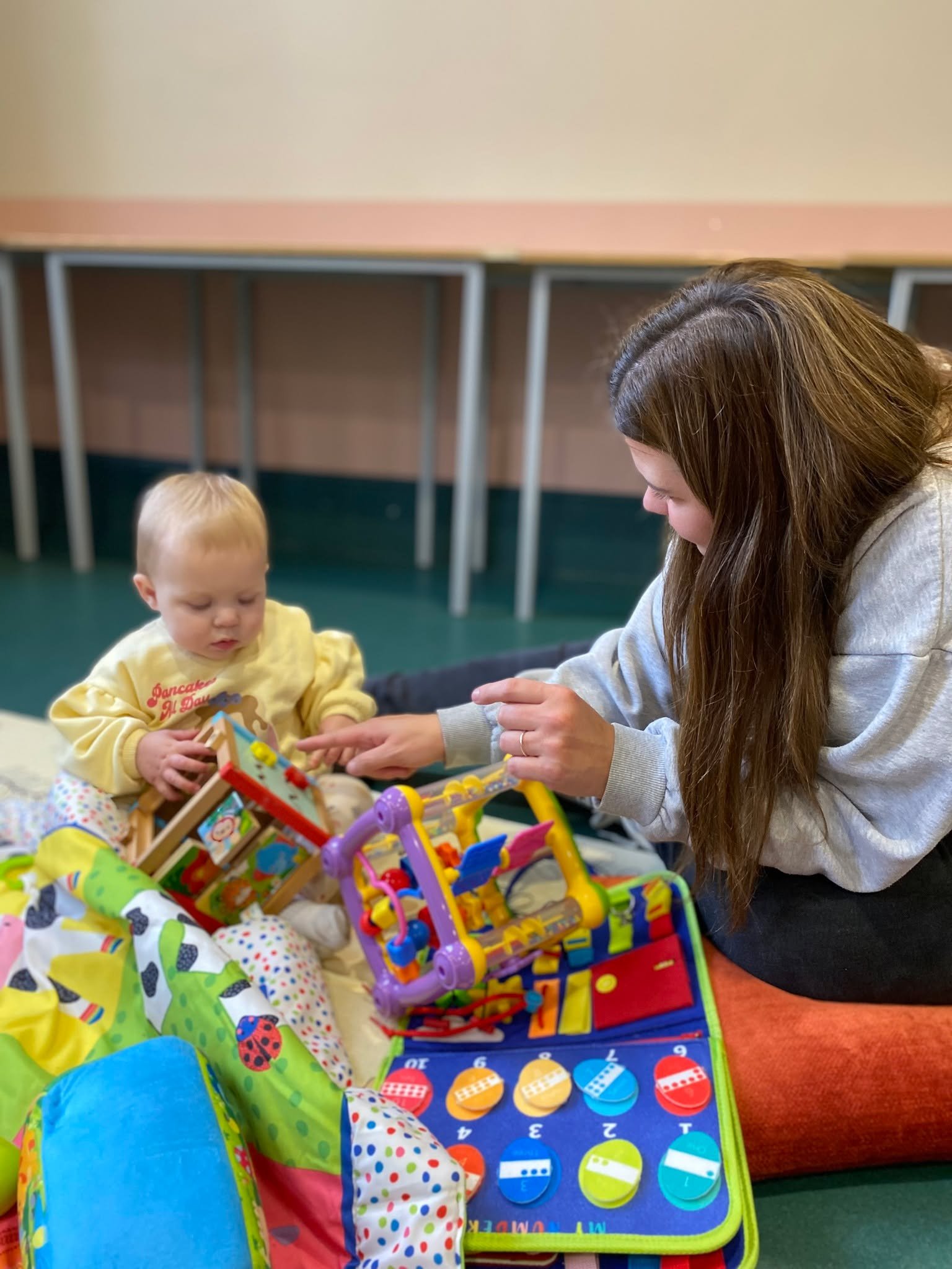 🌈 Little Explorers &ndash; Mini Adventure Day 🌈

What a fantastic Stay, Chat &amp; Play session we had at Stretford Public Hall in Manchester last week! We were so happy to welcome lots of lovely families who came along to play, explore, and advent