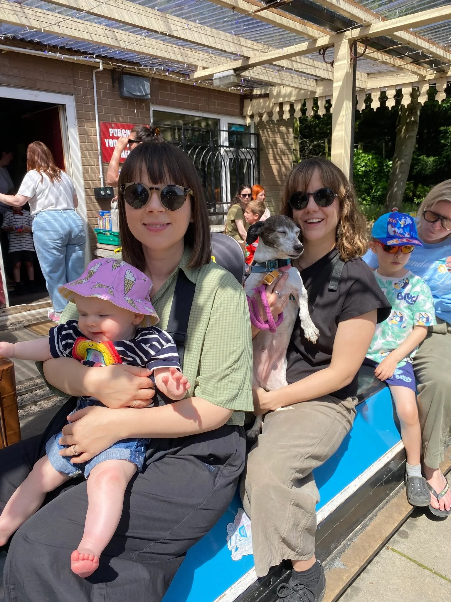 Our Monthly Meet-Up was full of sunshine, smiling faces, and beautiful moments shared together at Chadkirk Estate ☀️💛

From little ones making new friends to babies relaxing together in the shade, it was such a lovely day for our families to connect