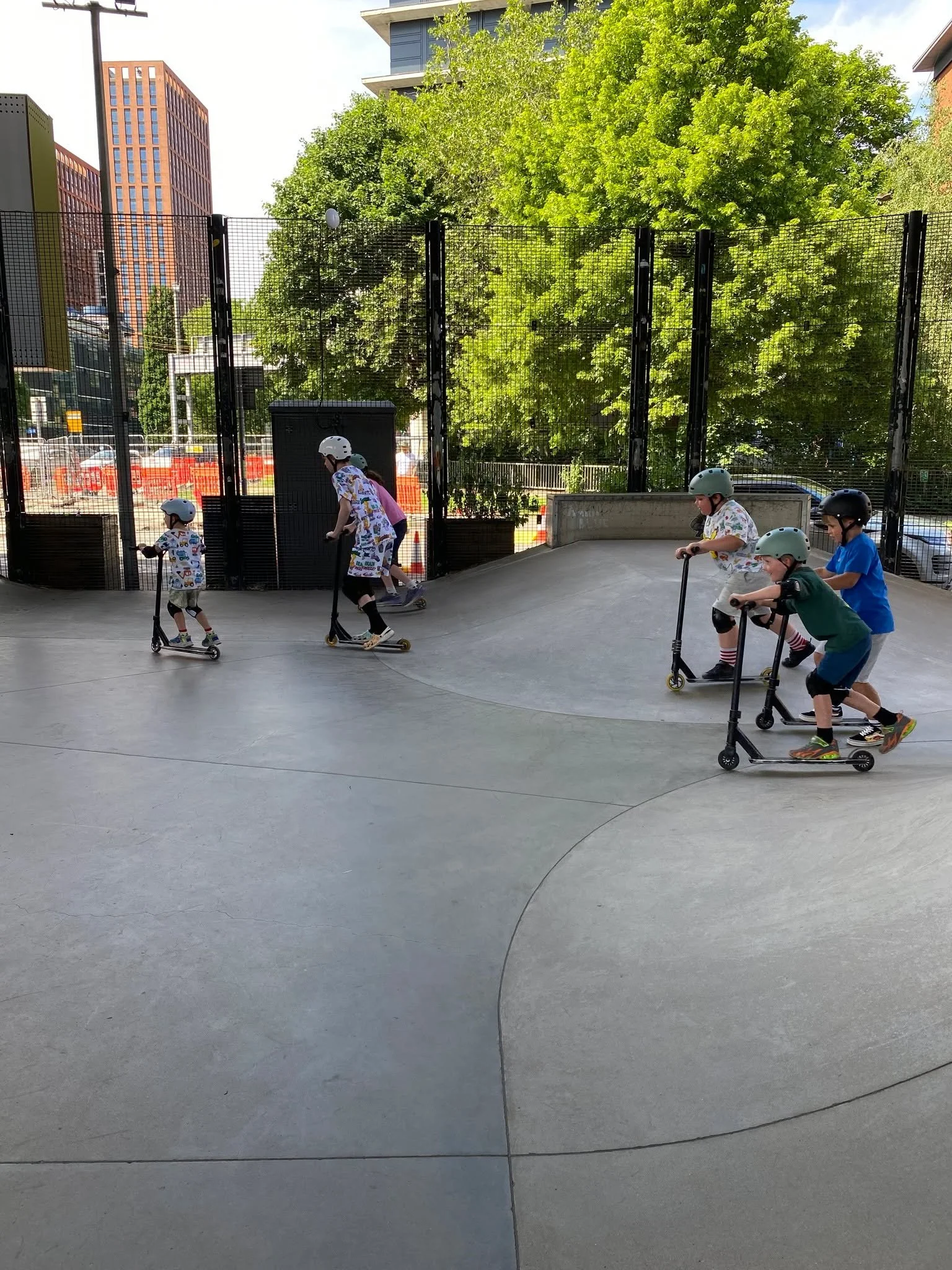 ☀️ What an amazing afternoon! ☀️

Last week, 11 of our Proud 2b Me youth group members came together at Projekts Skatepark in Manchester to practice their skateboarding skills and enjoy the summer sunshine. 🛹🌈

Connecting with other young people fr