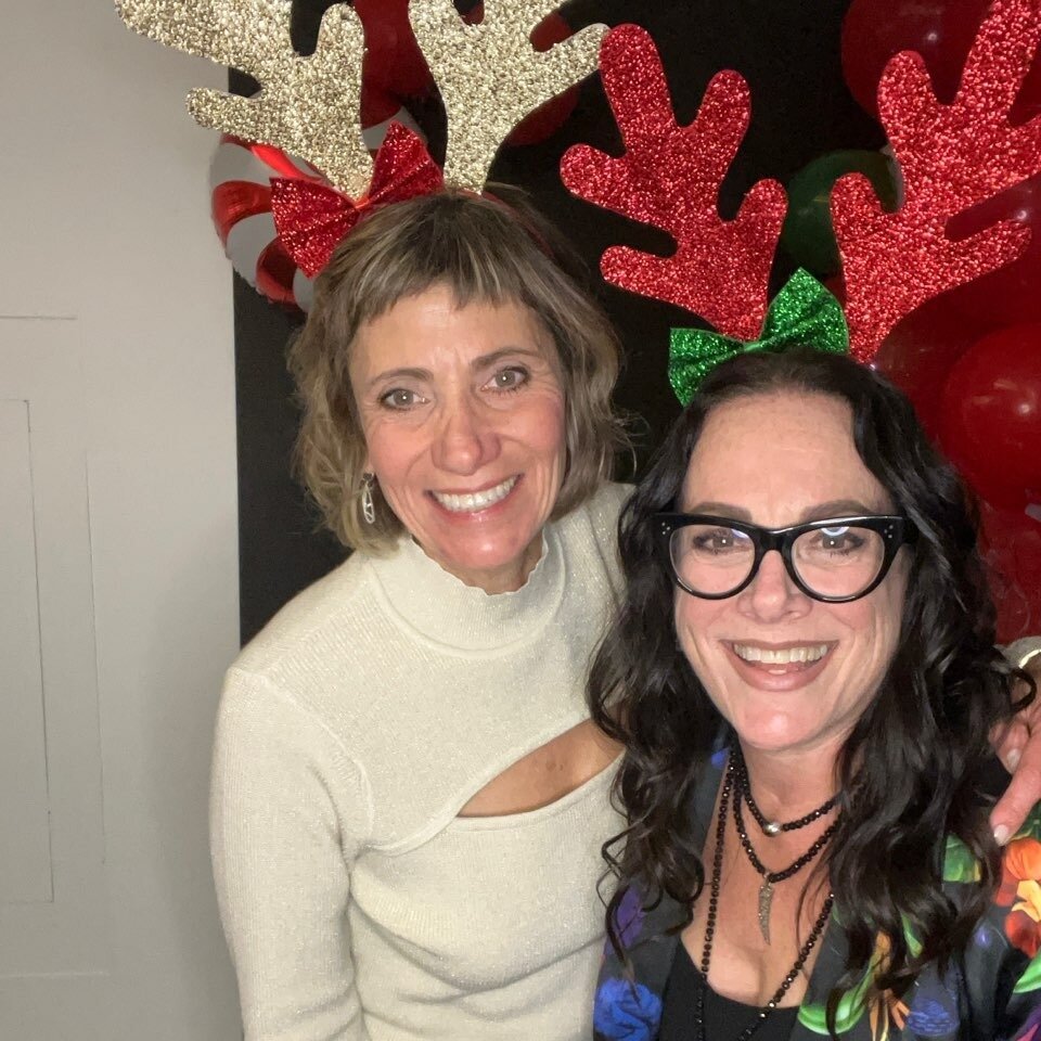 Throwback to our unforgettable office holiday party last week! 🎄❄️ The DJ had us grooving all night long, while we indulged in delicious food and drinks 🎶🍽️🥂 Everyone looked absolutely STUNNING and in the festive spirit! So thankful to be apart o