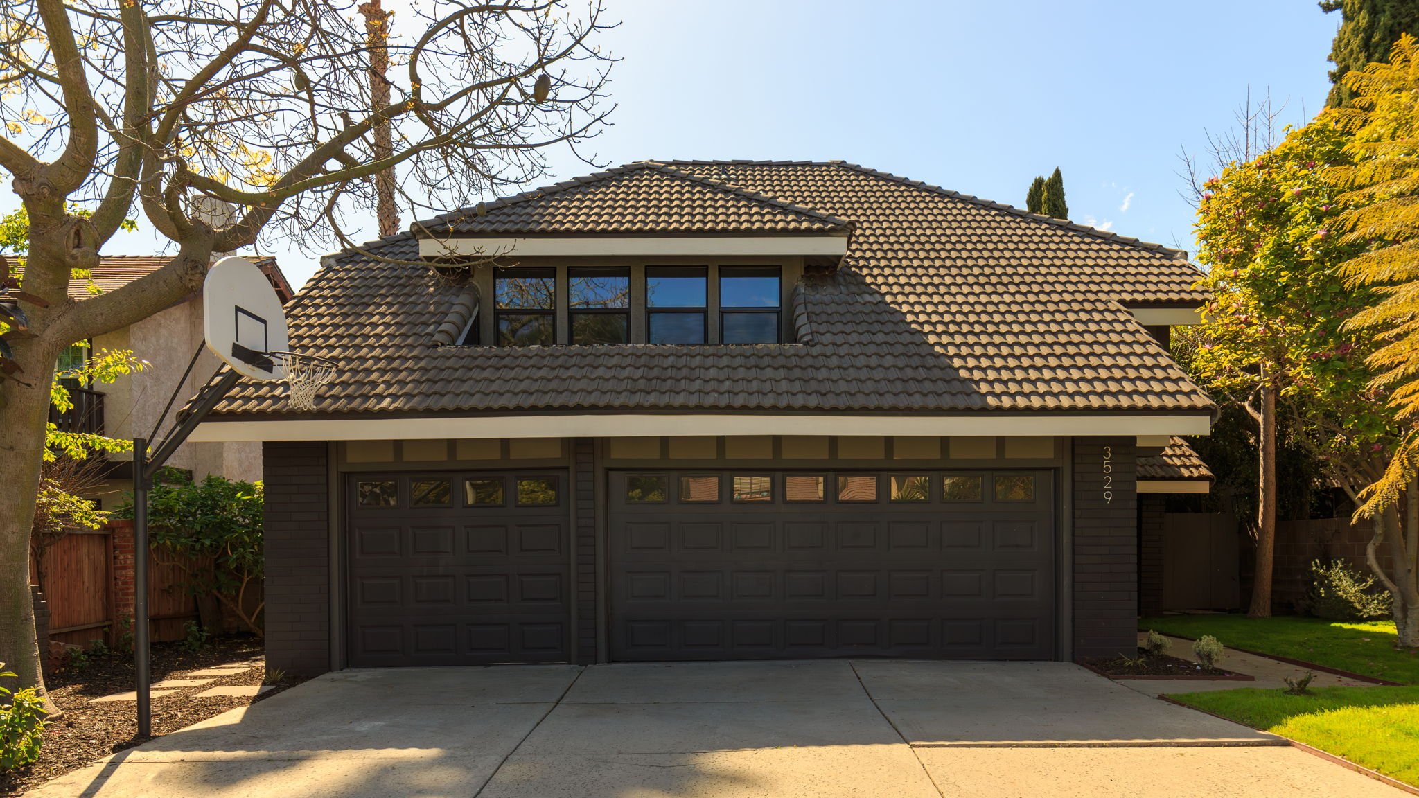 1 - 1-web-or-mls-3529 St Susan Pl by Pierre Galant-1.jpg