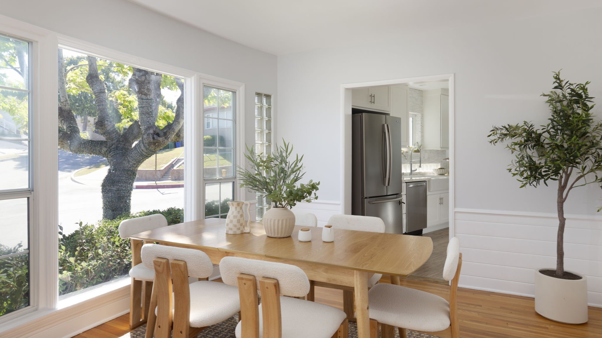 8 - 6-web-or-mls-5340 S Verdun Ave by Pierre Galant-6.jpg