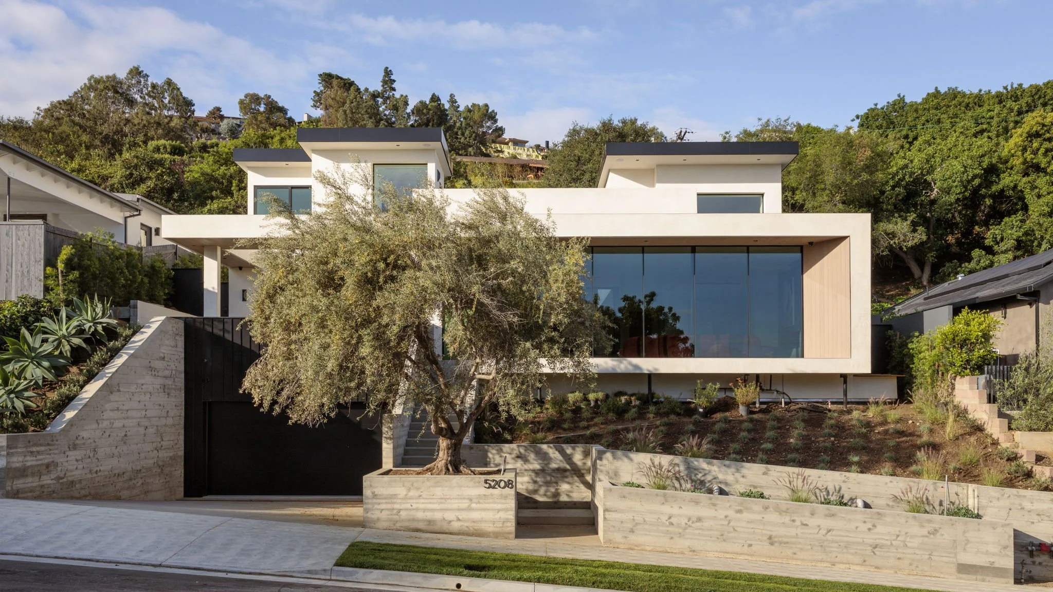 1-web-or-mls-5208 Sanchez by Pierre Galant-1.jpg