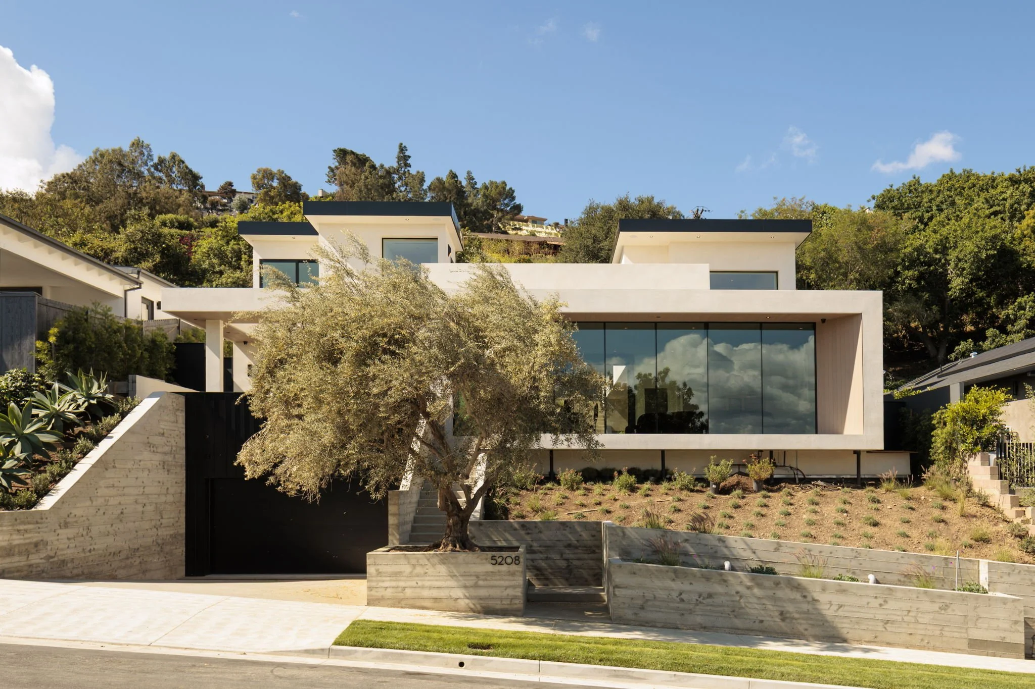 3-web-or-mls-5208 Sanchez Dr by Pierre Galant-1.jpg