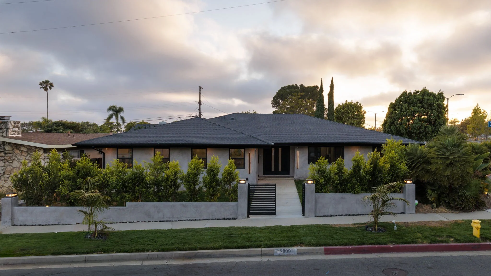 5809 S Chariton Ave,&nbsp;Los Angeles, CA 90056