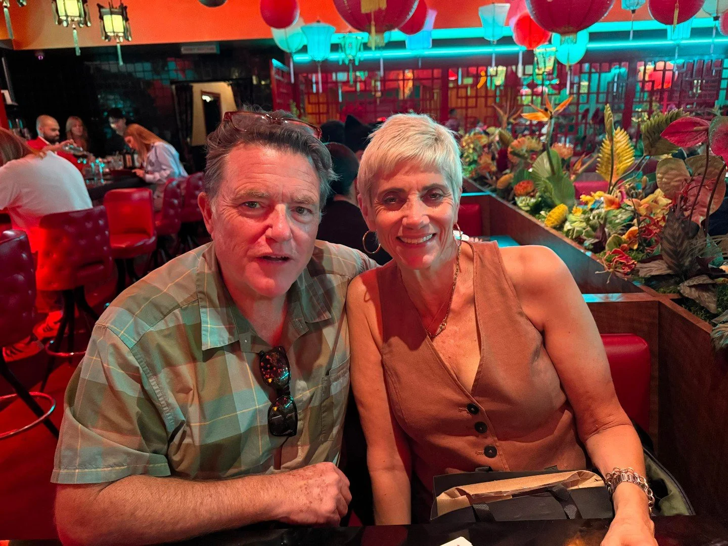 Lorin and her husband spent a wonderful evening at @genghiscohenla enjoying the restaurant's old-school NY-style Chinese food, great cocktails, and delicious, made-to-order Chinese comfort food in a beautiful and fun atmosphere.

Between the vibrant 