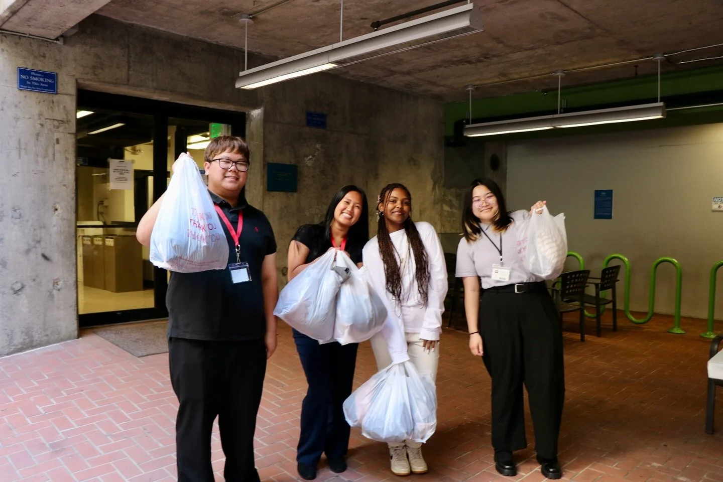Community in action! Dress for Success San Francisco proudly to partnered with @genesysworksba for their Clothing Drive for Bay Area Young Professionals last week. &hearts;️

Genesys Works empowers underrepresented high school seniors through college