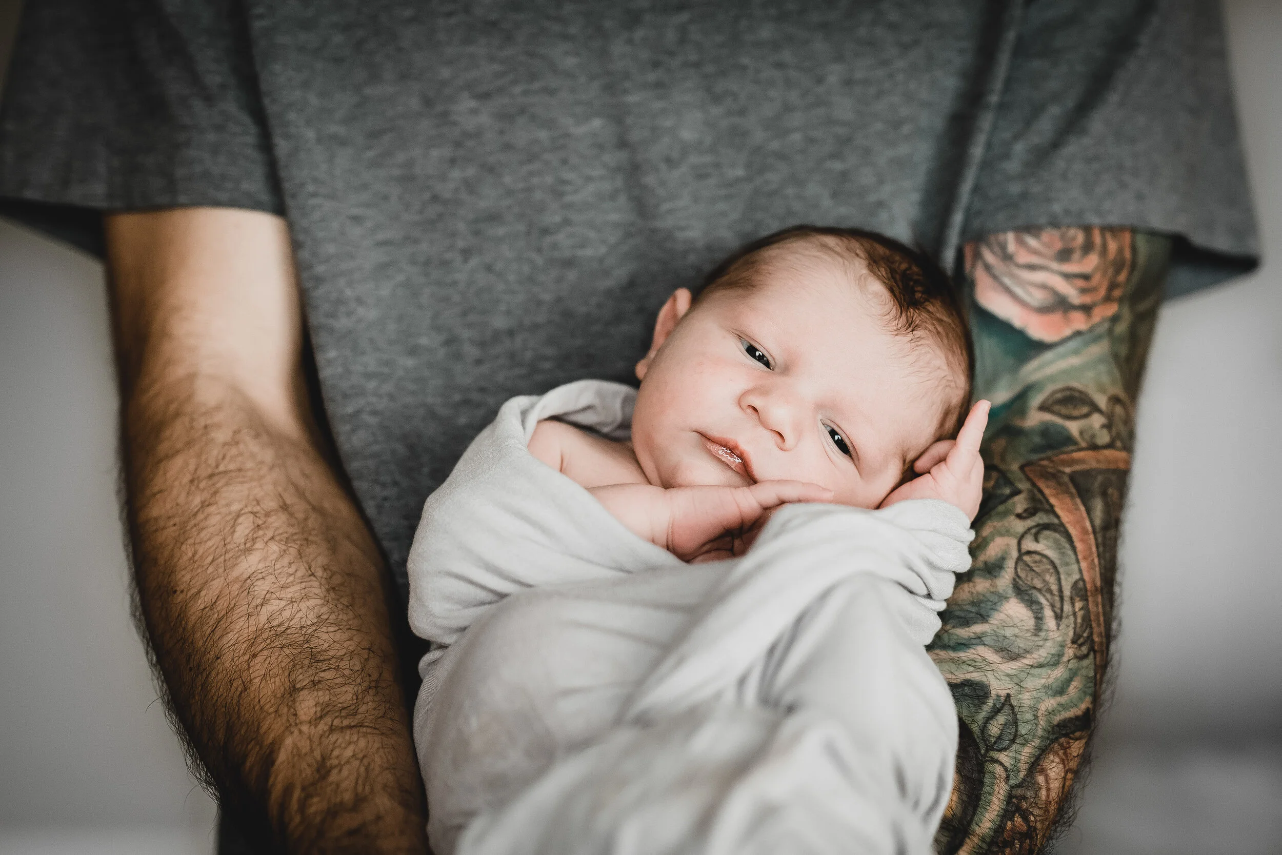 amsterdam-newborn-dads-arms.jpg