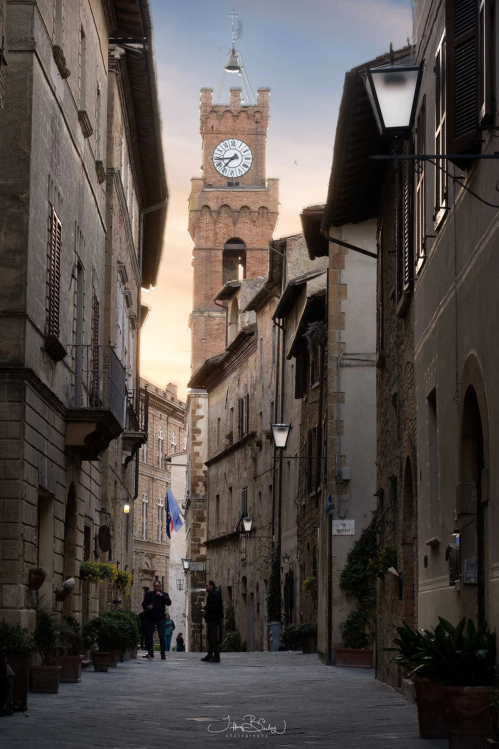 _Pienza-Stroll-With-Logo.JPG