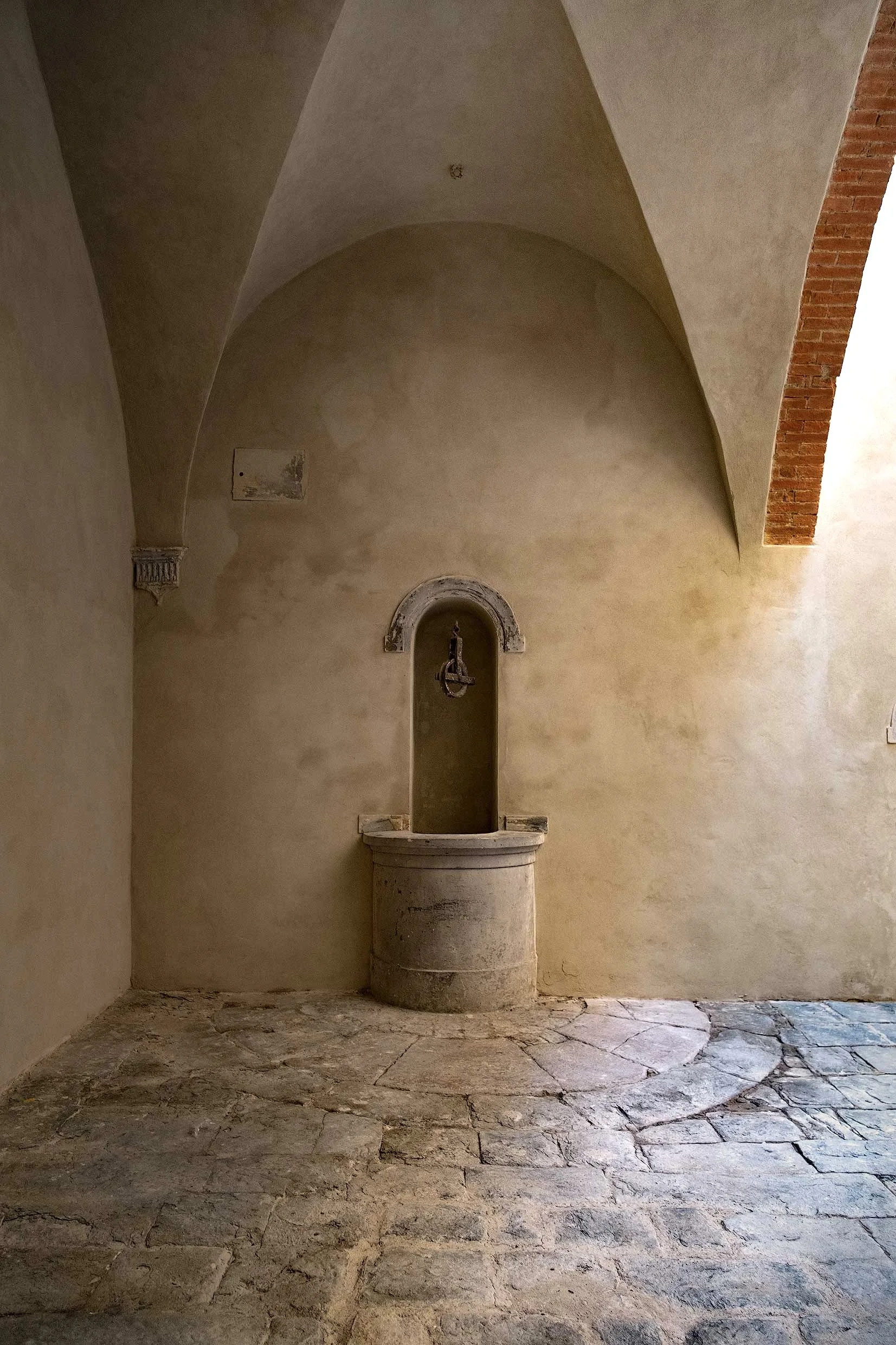Siena-Hidden-Well.jpg