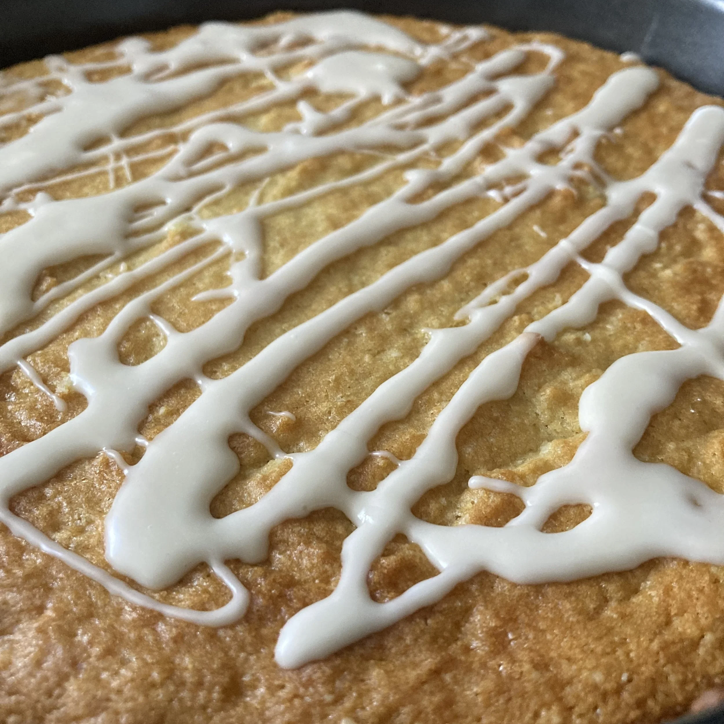 almond icing. vegan Swedish mazariner inspired cake