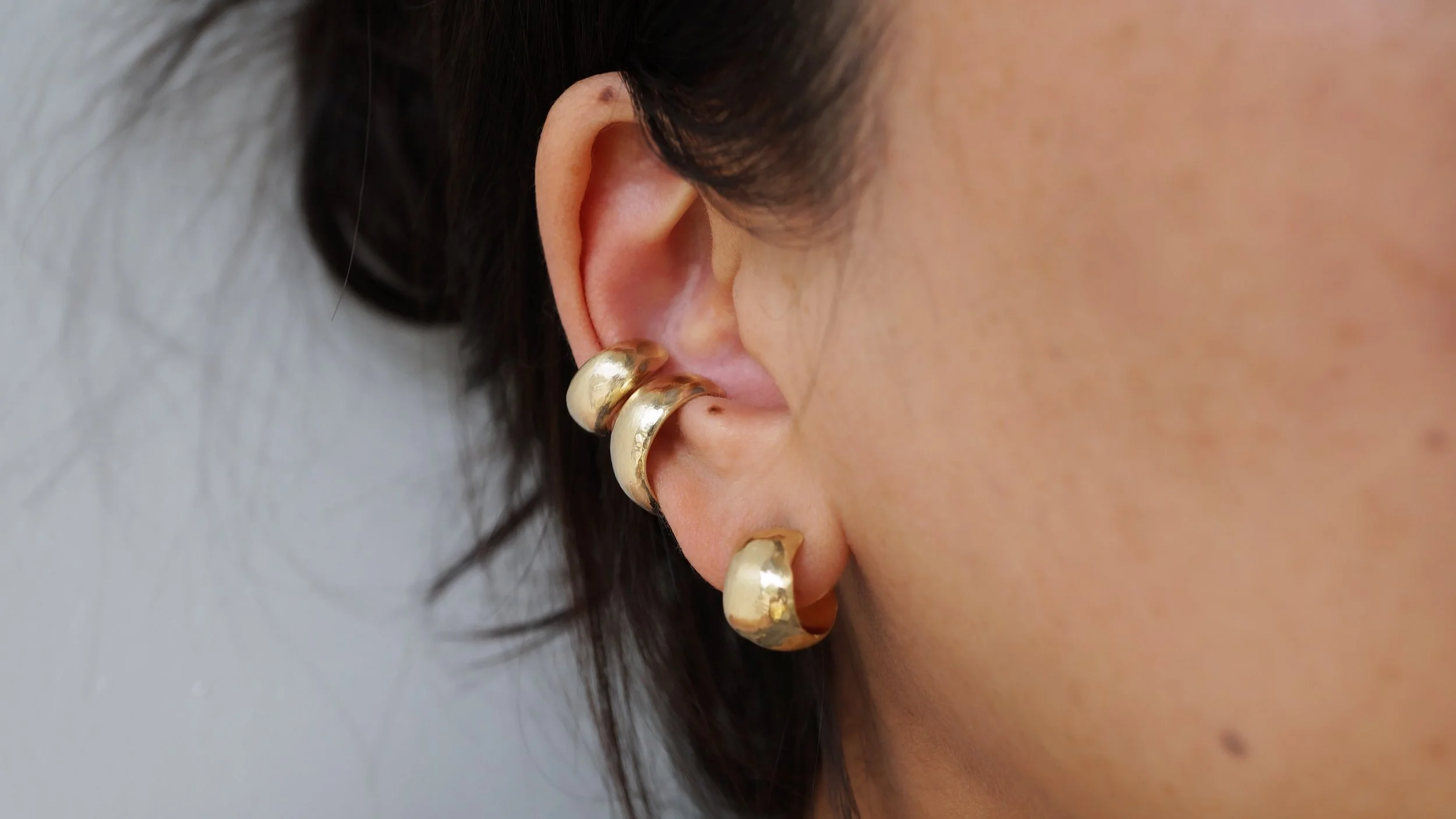 A very satisfying amount of curving golden goodness - the Marcel huggies paired with the big and small Toro ear cuffs✨