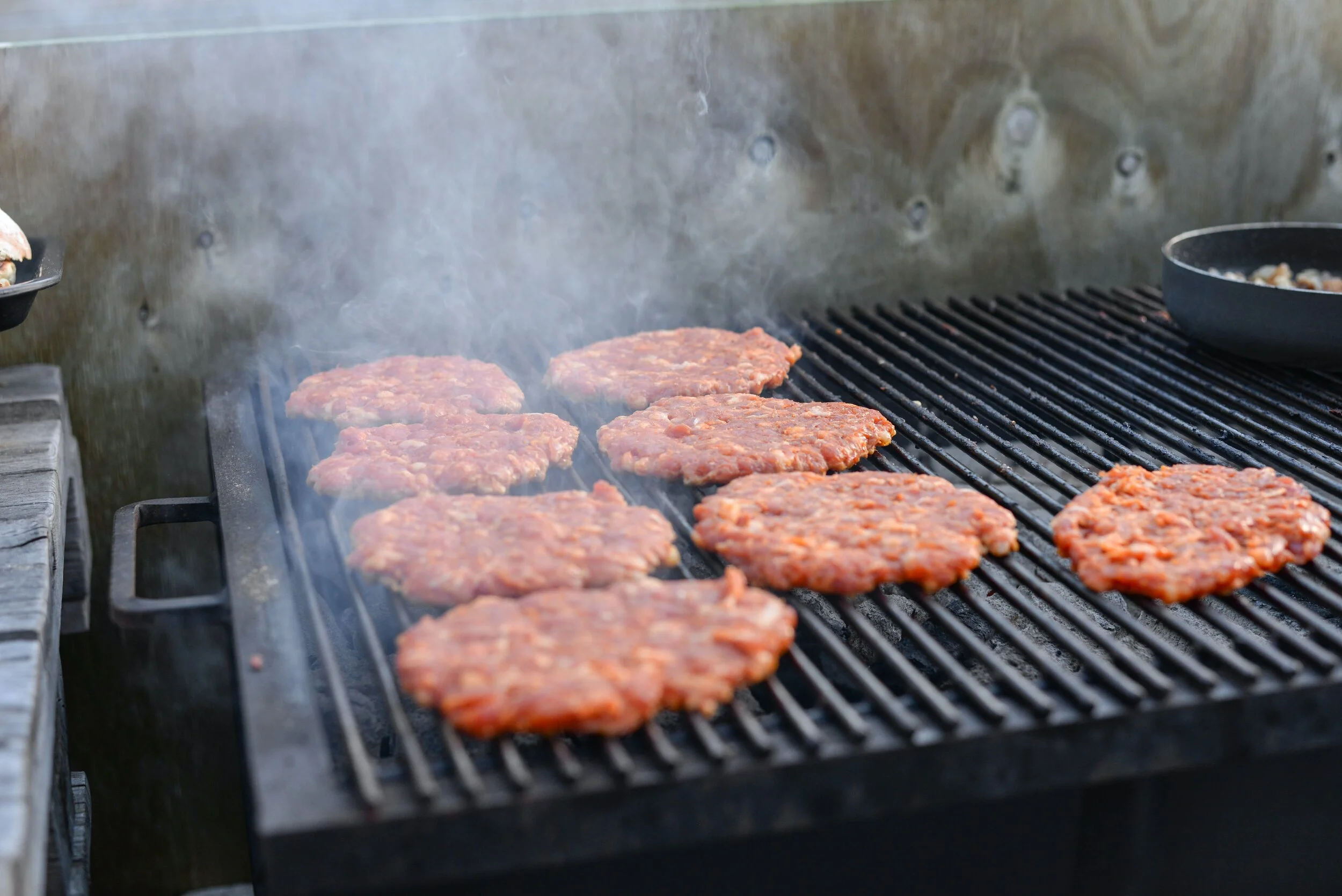 Throw Your Last BBQ of The Summer with These Great Themes