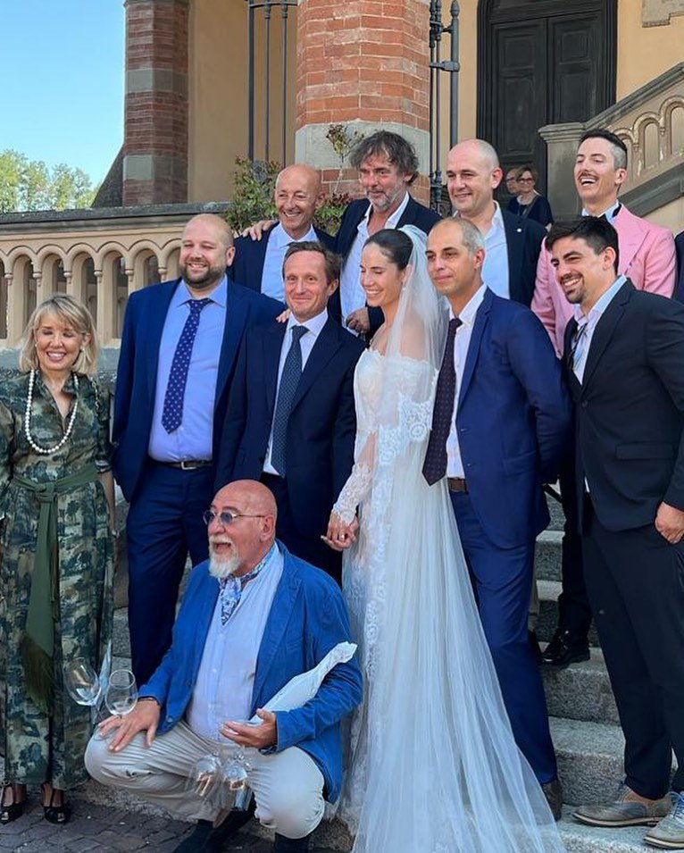 Viva Gli Sposi!!!🇮🇹🍷🍾🇮🇹🍷🍾🇮🇹Congratulations to our co-founder Iacopo and his wife Kylie for tying the knot in style and in such a magic place like Barolo!We&rsquo;re so happy for you and wish you the best in life&hellip;and in wine 🇮🇹😊🍷!