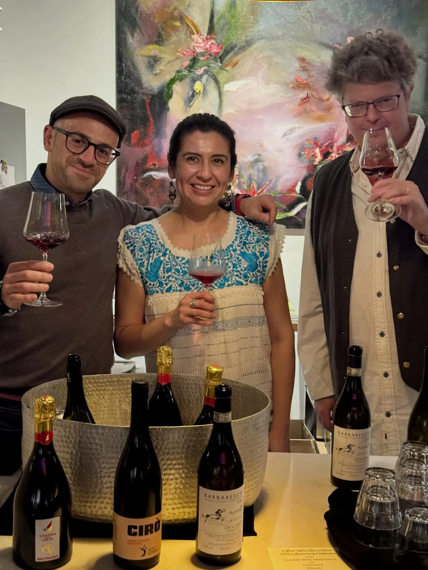 Happy Anniversary @almawinebarandshop @melissansanchez 🎉🍾🎉!!
Honored to be part of the celebration with @cantina_della_volta @cadelbaio @vignetivumbaca 🇮🇹🍾🍷🇮🇹🍾🇮🇹🍷