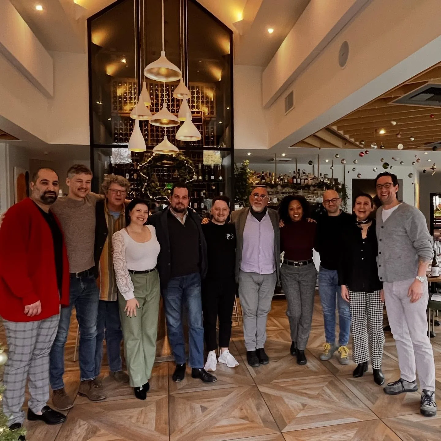 Here&rsquo;s proof (if you still needed one) of how much Sacramento loves Italian wines: such a great group of professionals came to our lunch at Allora with the one and only Bruno De Conciliis!
I&rsquo;m proud of the wine community of this town 👏🏻