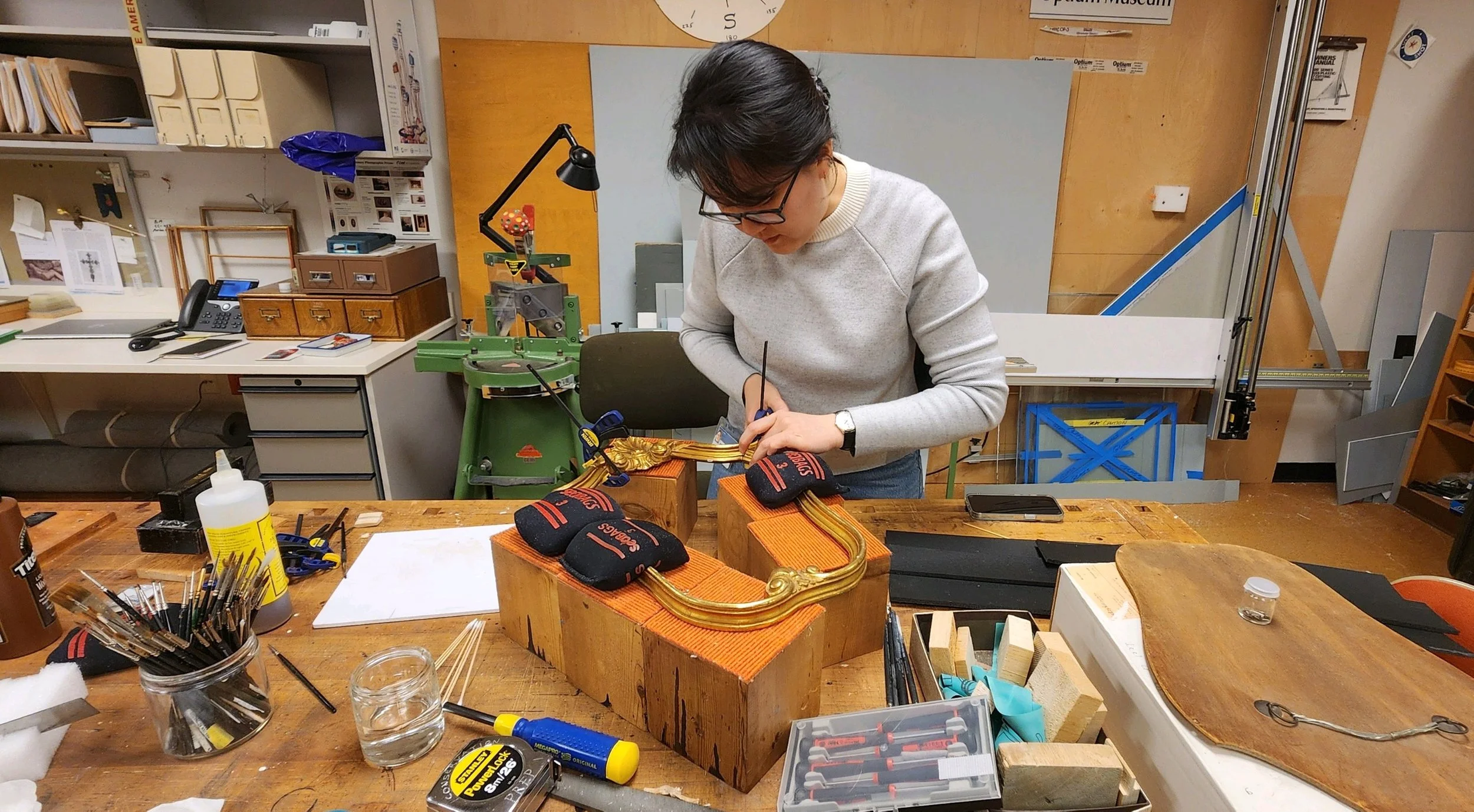 Performing a dry run of the clamping method for gluing. (Photo: David Piurek)