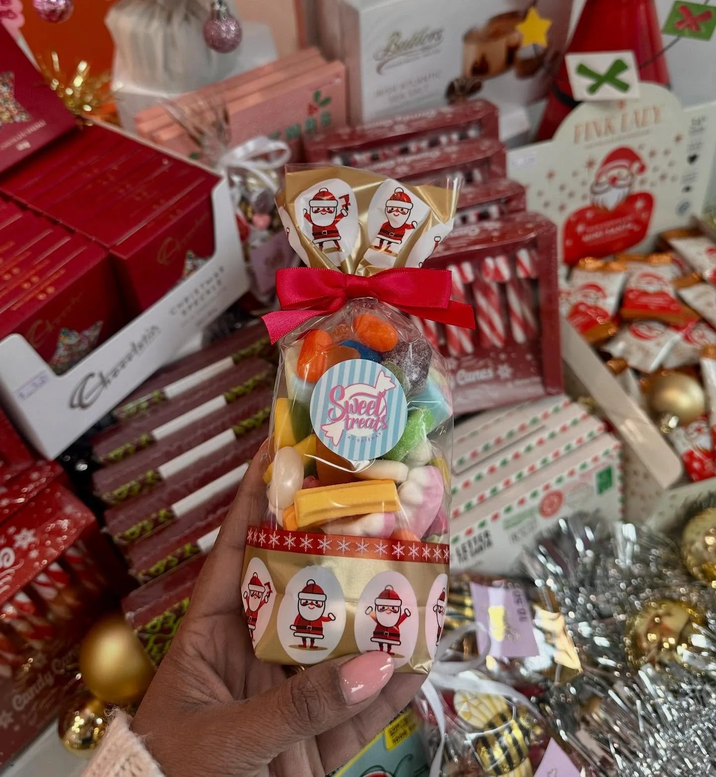 Sweet little stocking fillers ready to make Christmas extra colourful 🎄🍬 Find them in store now!  @sweettreatsgateway @gatewayplazaleopold  #SweetTreatsAtGateway #StockingFillers #ChristmasTreats #FestiveFun