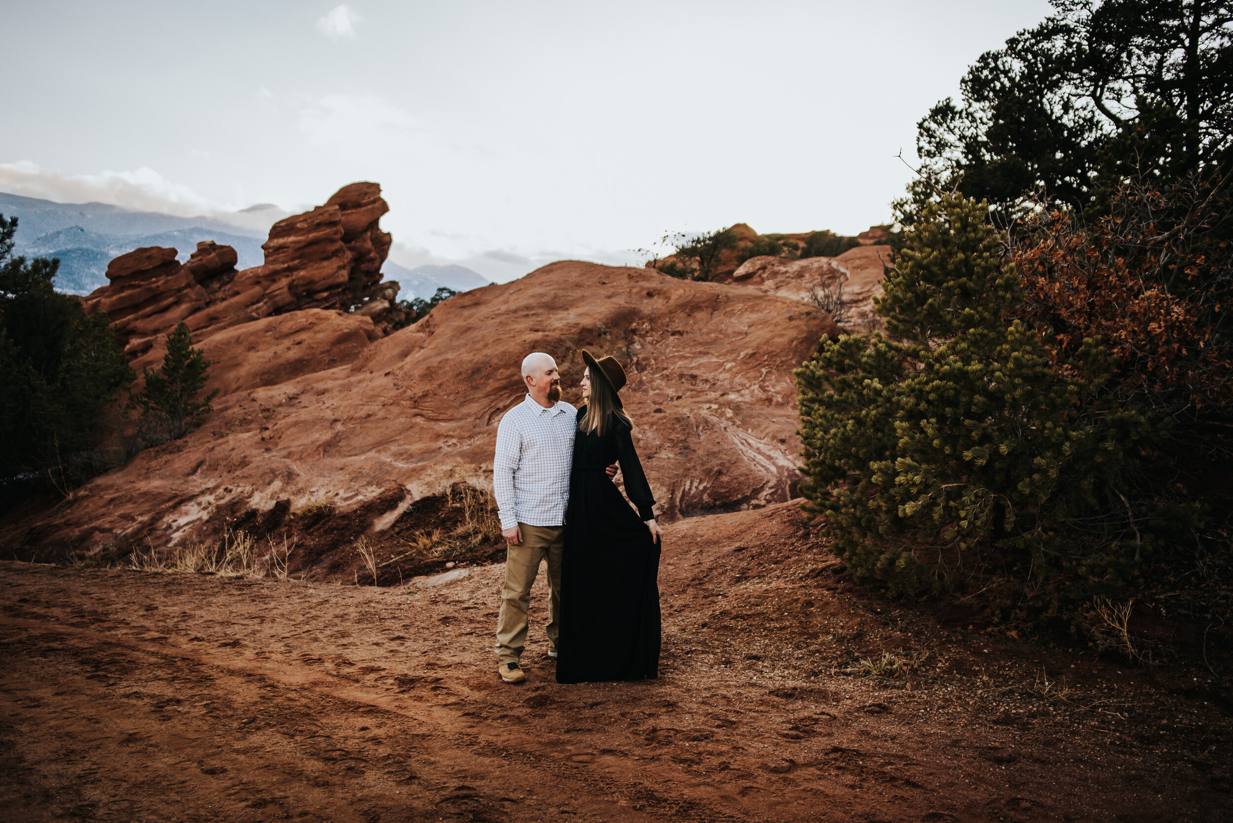 Stephanie Roesner Couples Sesson Colorado Springs Sunset Garden of the Gods Wild Prairie Photography-12-2021.jpg