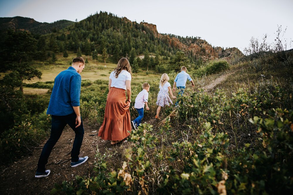 Agata+Przystupa+Family+Session+Colorado+Springs+Colorado+Cheyenne+Canyon+Mom+Dad+Daughter+Sons+Daughter+Sunset+Mountains+Fields+Trees+Wild+Prairie+Photography-5-2020.jpeg