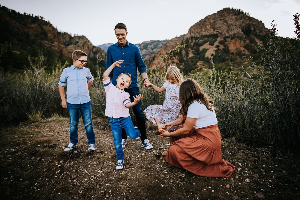 Agata+Przystupa+Family+Session+Colorado+Springs+Colorado+Cheyenne+Canyon+Mom+Dad+Daughter+Sons+Daughter+Sunset+Mountains+Fields+Trees+Wild+Prairie+Photography-6-2020.jpeg