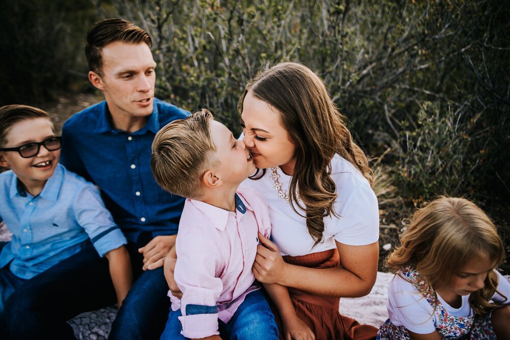Agata+Przystupa+Family+Session+Colorado+Springs+Colorado+Cheyenne+Canyon+Mom+Dad+Daughter+Sons+Daughter+Sunset+Mountains+Fields+Trees+Wild+Prairie+Photography-7-2020.jpeg