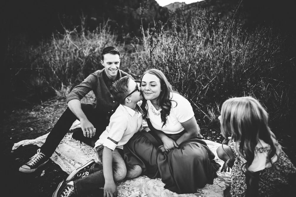Agata+Przystupa+Family+Session+Colorado+Springs+Colorado+Cheyenne+Canyon+Mom+Dad+Daughter+Sons+Daughter+Sunset+Mountains+Fields+Trees+Wild+Prairie+Photography-9-2020.jpeg