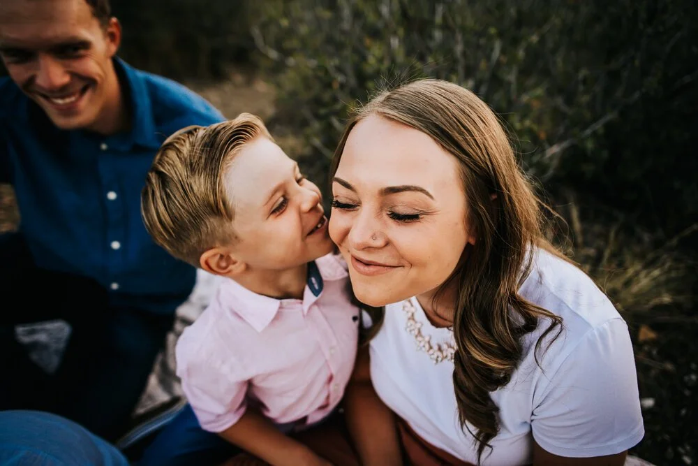 Agata+Przystupa+Family+Session+Colorado+Springs+Colorado+Cheyenne+Canyon+Mom+Dad+Daughter+Sons+Daughter+Sunset+Mountains+Fields+Trees+Wild+Prairie+Photography-10-2020.jpeg