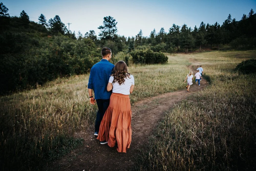 Agata+Przystupa+Family+Session+Colorado+Springs+Colorado+Cheyenne+Canyon+Mom+Dad+Daughter+Sons+Daughter+Sunset+Mountains+Fields+Trees+Wild+Prairie+Photography-14-2020.jpeg