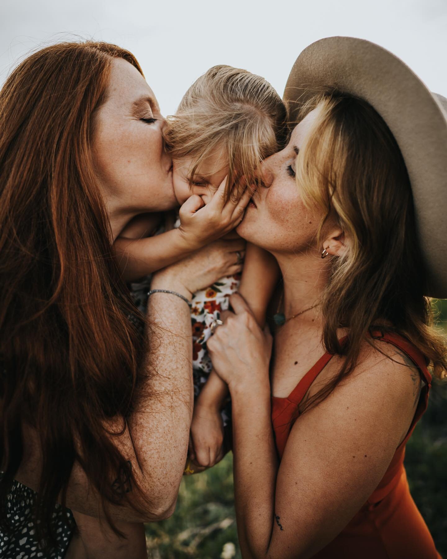 These sweet friends and babe. Smoosh kisses are always a win. Always.

#coloradofamilyphotographer #coloradospringsfamilyphotographer