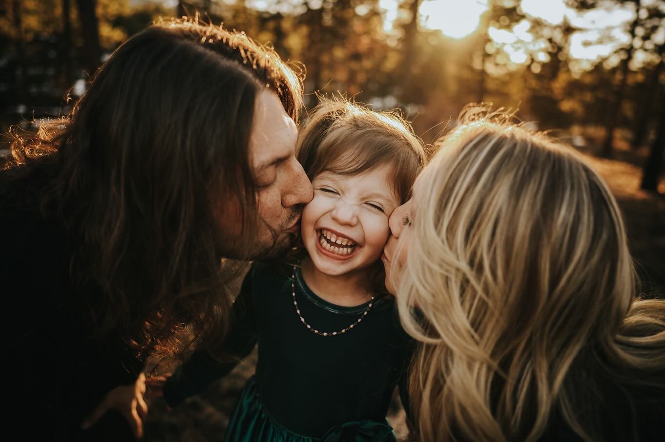 Some families just feel like home. 🖤

I&rsquo;ve been lucky enough to photograph Laura and David&rsquo;s journey from the very beginning&mdash;when they were expecting Liv, through her newborn days, and into their life as a family of three. And now,