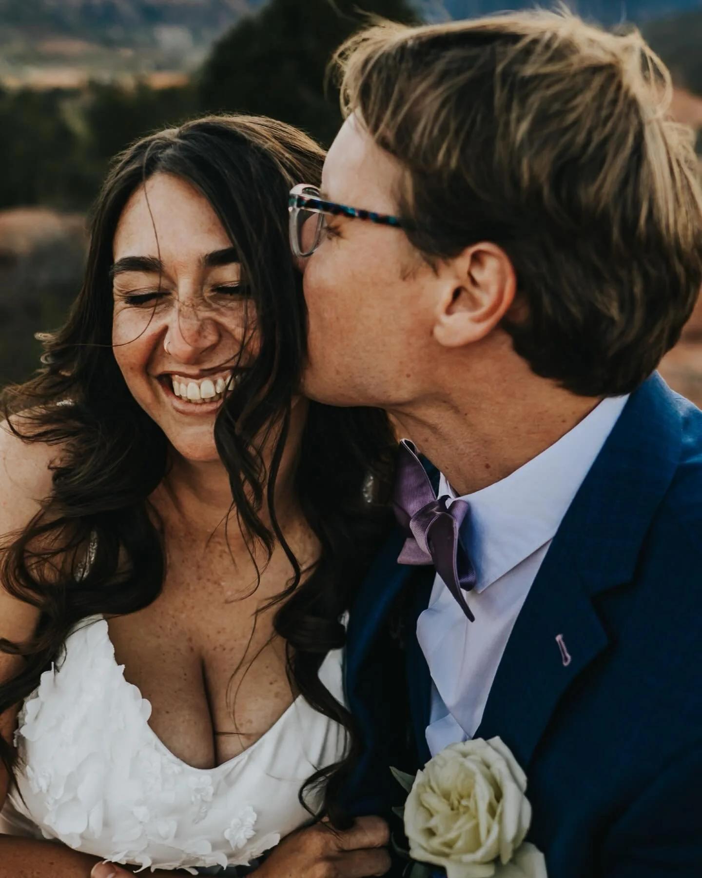 Allll those backyard wedding vibes, and a Garden of the Gods windy sunset made this evening 🔥.

We also can&rsquo;t forget about the puppy. &mdash;&mdash;>

#coloradospringswedding #gardenofthegodswedding #coloradoweddingphotographer