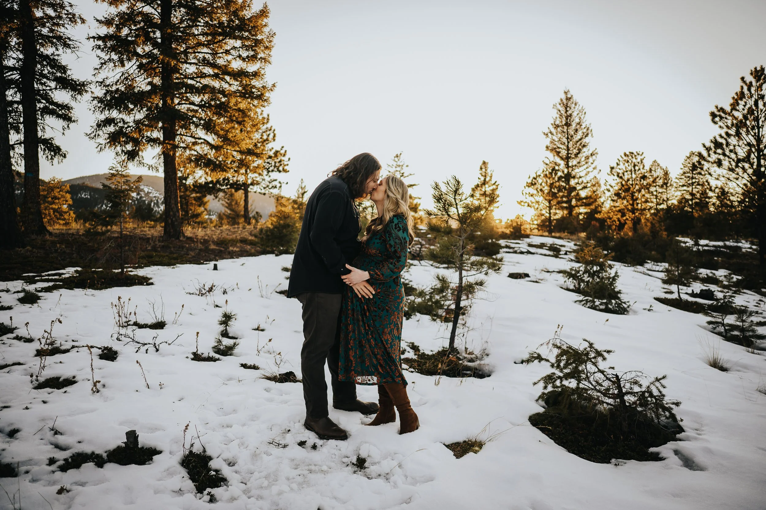 Golden hour maternity photos captured in a Colorado mountain landscape