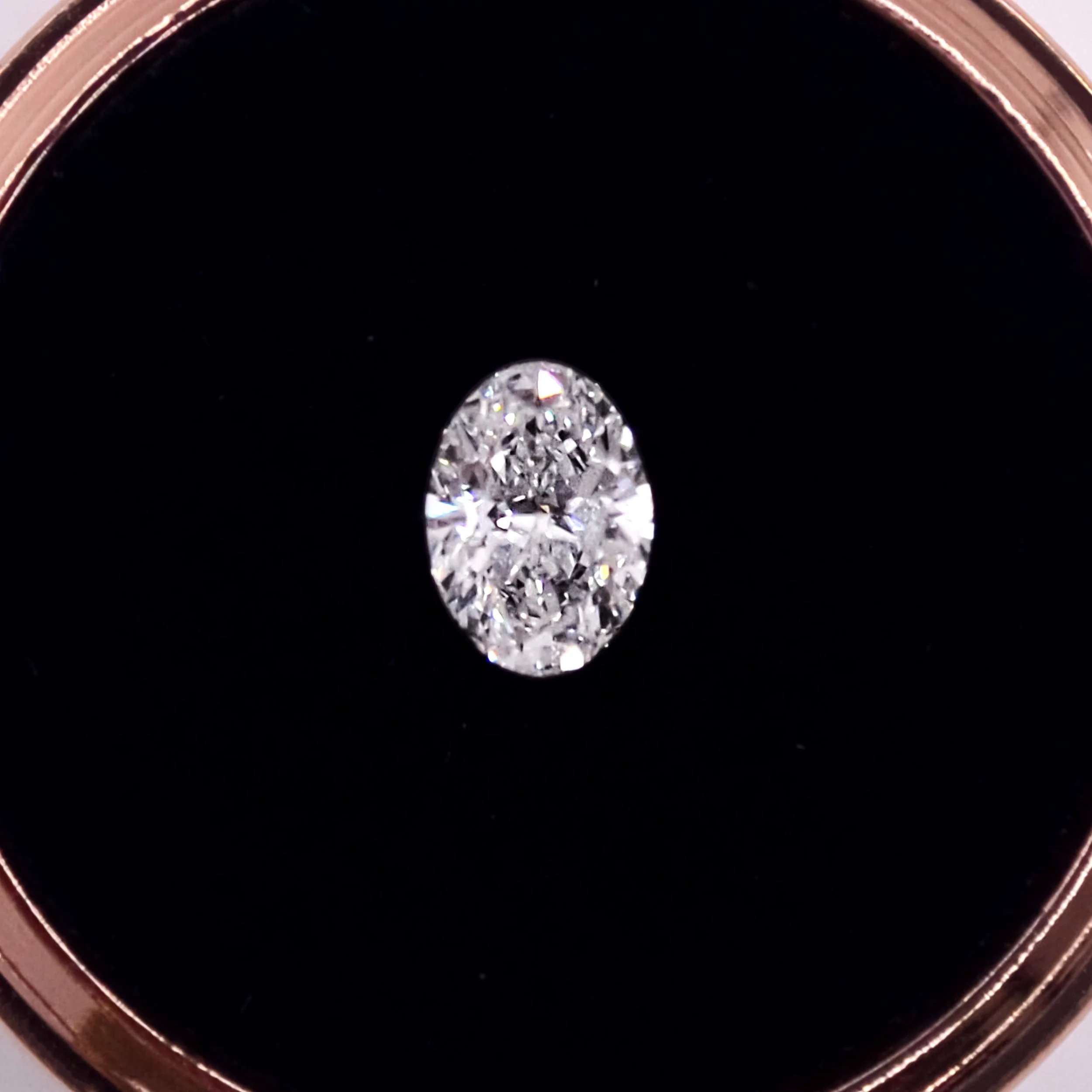 0.50-0.69_ct_Colourless_Oval.JPG