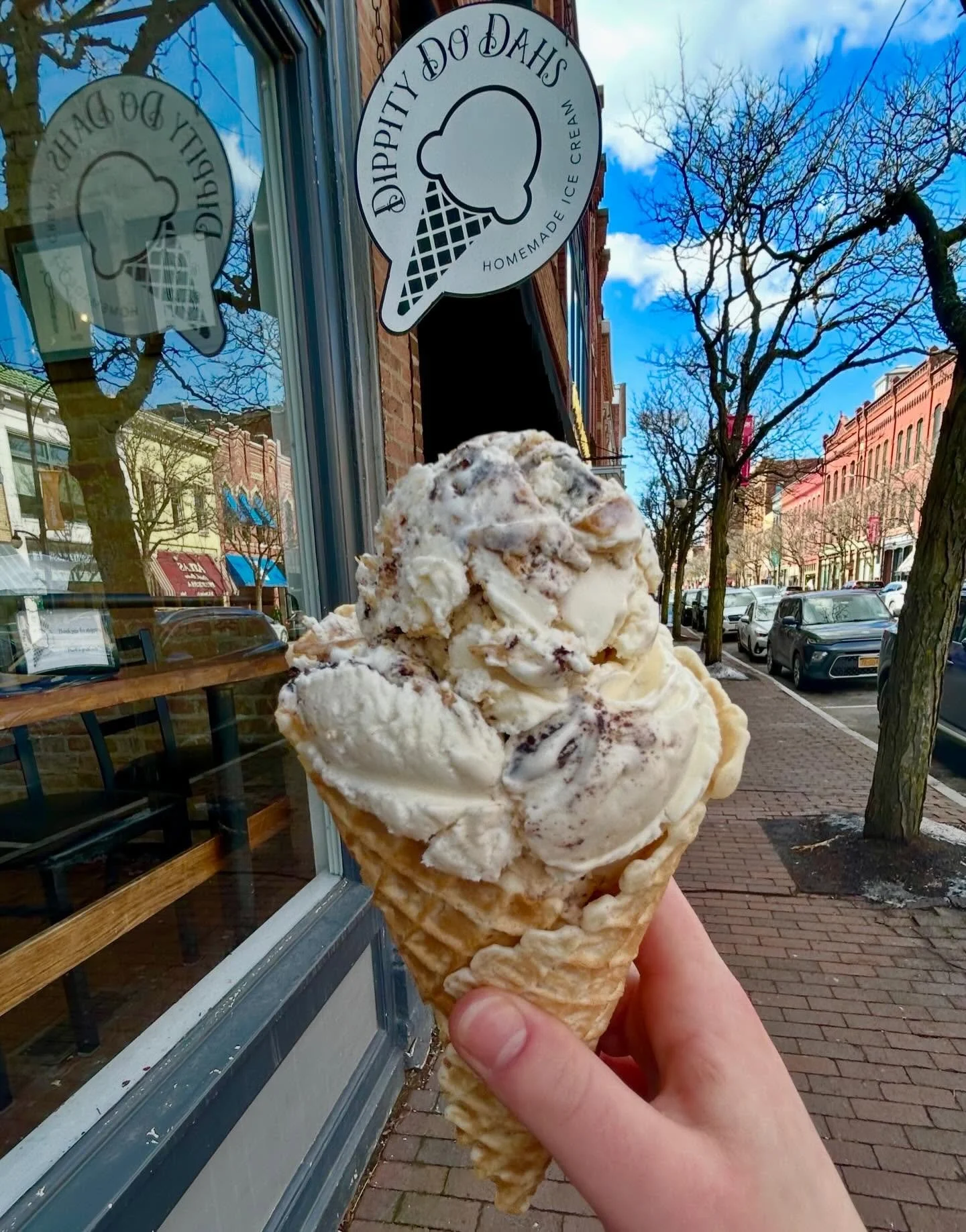 It&rsquo;s a beautiful day to try something new - 171 Cedar Arts Drake House Delight! Try a scoop of this creamy vanilla ice cream with marshmallow &amp; peanut butter swirls with Oreos. Available for a limited time. Tap 👇🏻 to learn more about @171