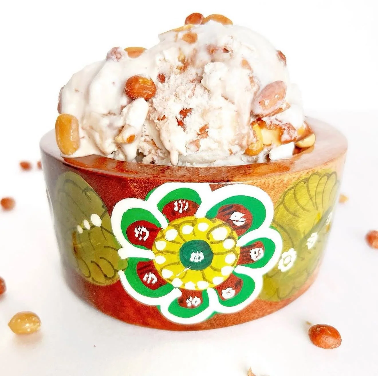 🇲🇽 A Scoop Worth Celebrating!
Today, we&rsquo;re serving up our Cinco de Mayo flavor! 
A rich, smooth aromatic base made from authentic Mexican Vanilla, swirled with salty Spanish peanuts for that perfect snap. It&rsquo;s the ultimate fusion of swe