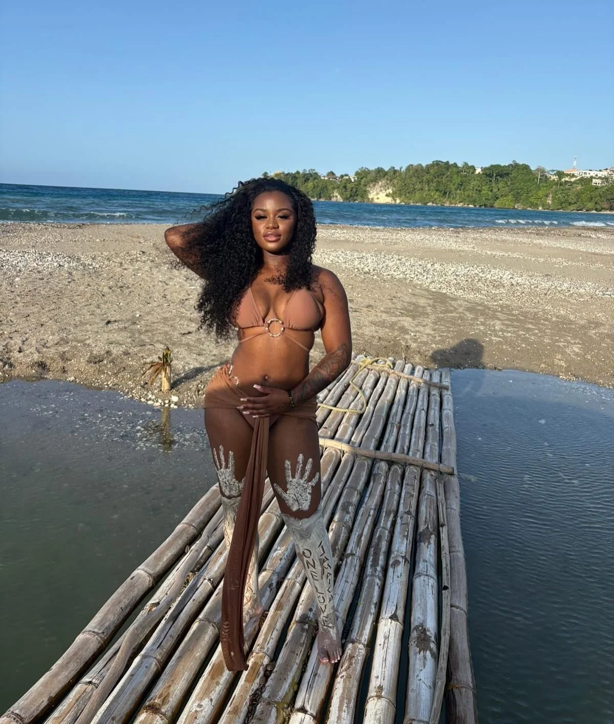 have the baddest clients, I swear 😍 
My loyal client rocking her signature mega set, just in time for her holidays🌊☀️
