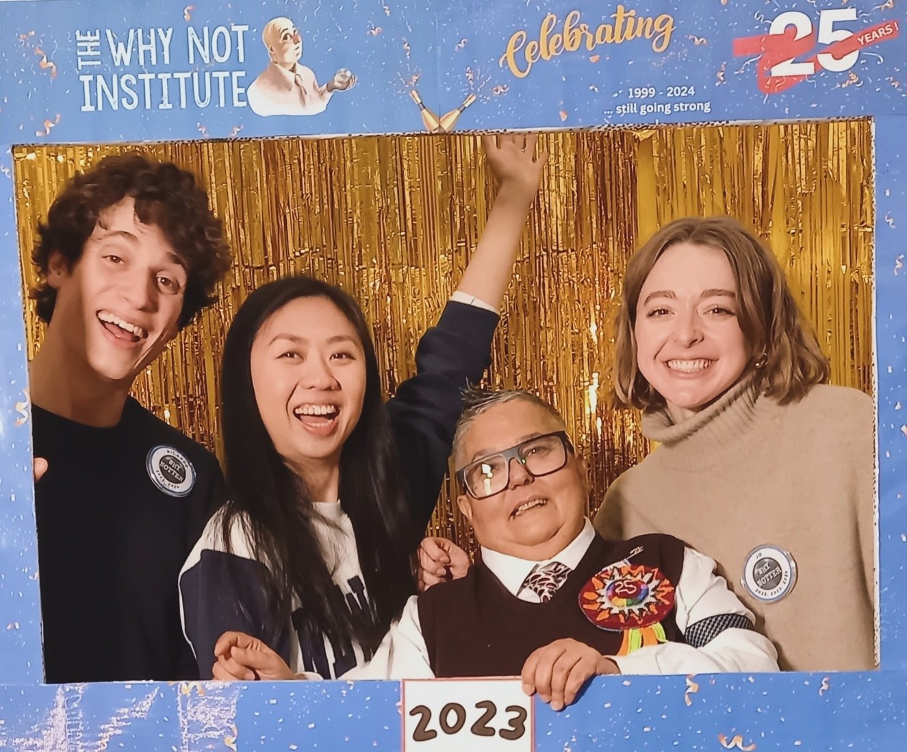 Raise your 👓🥂 to @whynotinstitute - happy 25th anniversary, here&rsquo;s to many more! Very thankful to have met this community of clowns 🩷
 
.
.
.
.

#actorslife #clown #actor #performer #whynotinstitute #whynot #clowning #clownschool #reunion #2