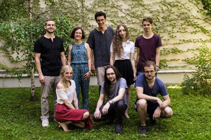 Unser ganzes Team - Ich in der Mitte