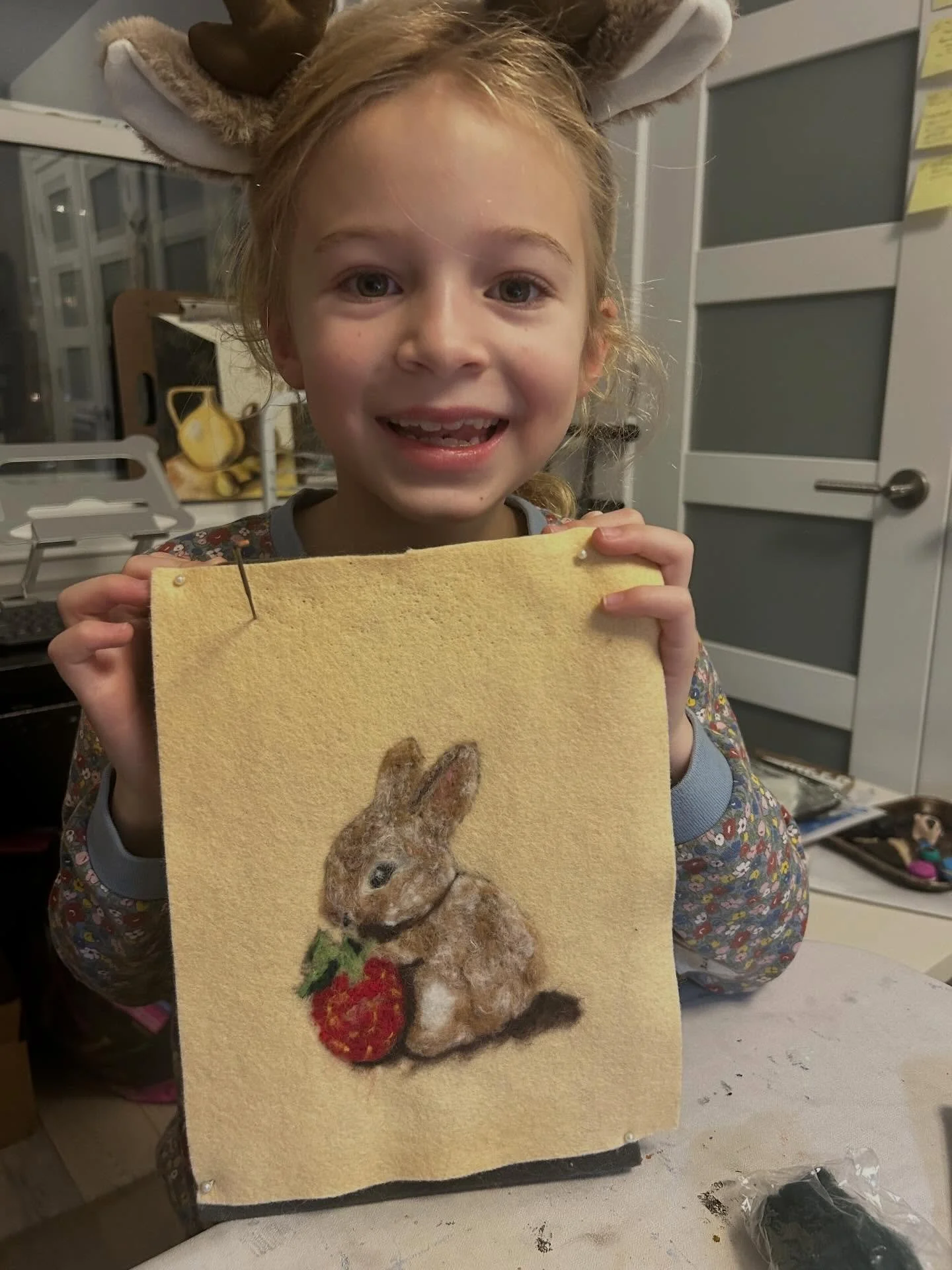 My little bunnies are felting bunnies 😁🍓#anyasartroom  #artforkids #feltingwool