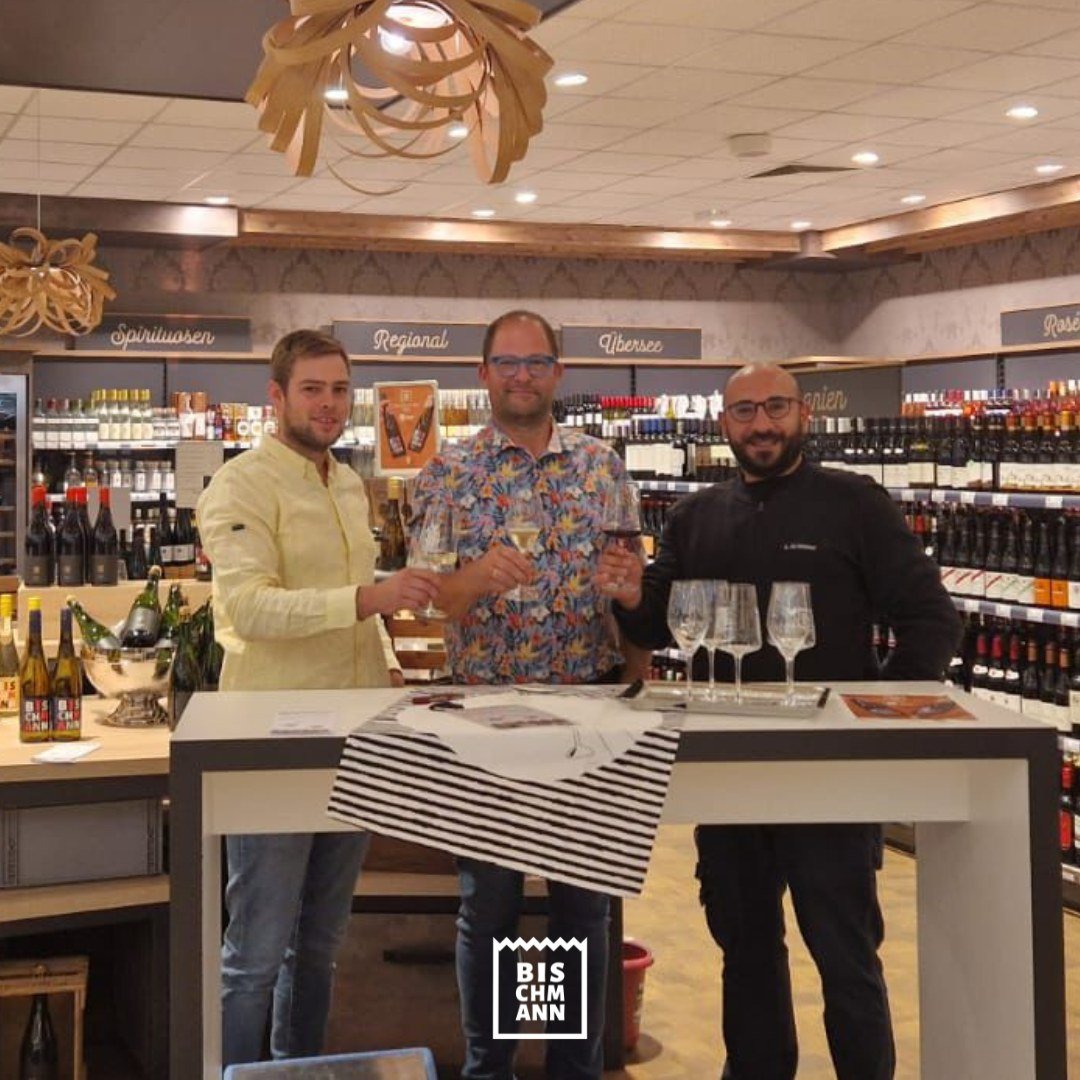 EDEKA QUINT // Neulich in Trier: Bei @edeka.quint durften wir vor kurzem unsere Weine pr&auml;sentieren und eine kleine, aber feine Auswahl ist ab sofort auch dort erh&auml;ltich. Warum das so eine gro&szlig;e Sache ist? Weil der Edeka Quint unter de