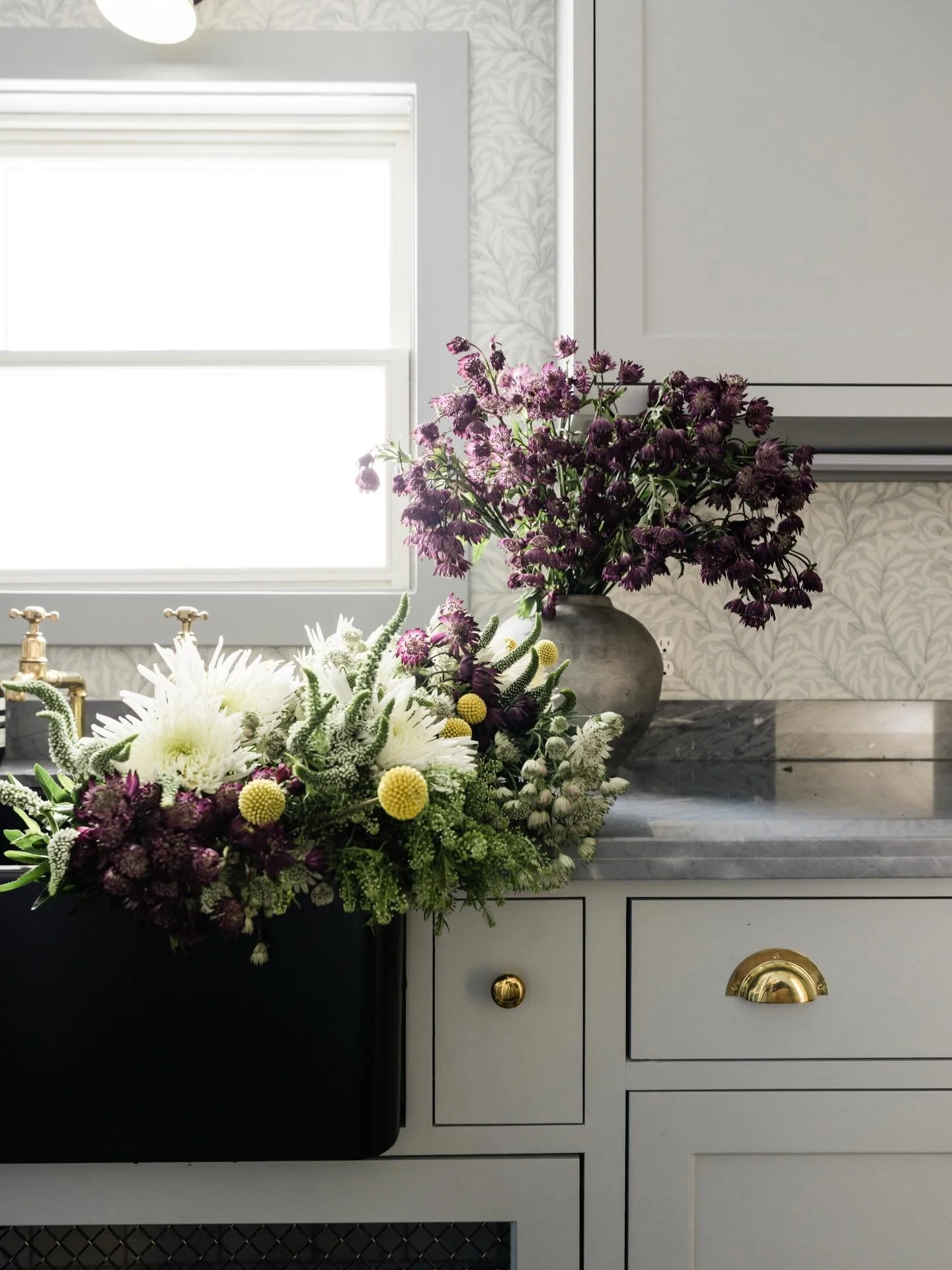 Welcoming springtime indoors 🌿🌼

Let the spaces you use every day shape how your home can actually feel with good light, proper scale, and storage that works without being seen.

Even a laundry should feel considered.

Interiors : @sherrelldesignst