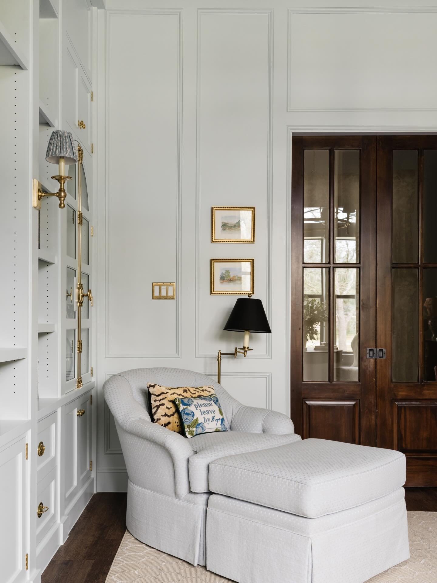 A place to settle in, stretch out, and stay a while. Good vibes only 🛋️

Interiors: @sherrelldesignstudio 
Photography: @madelineharperphoto