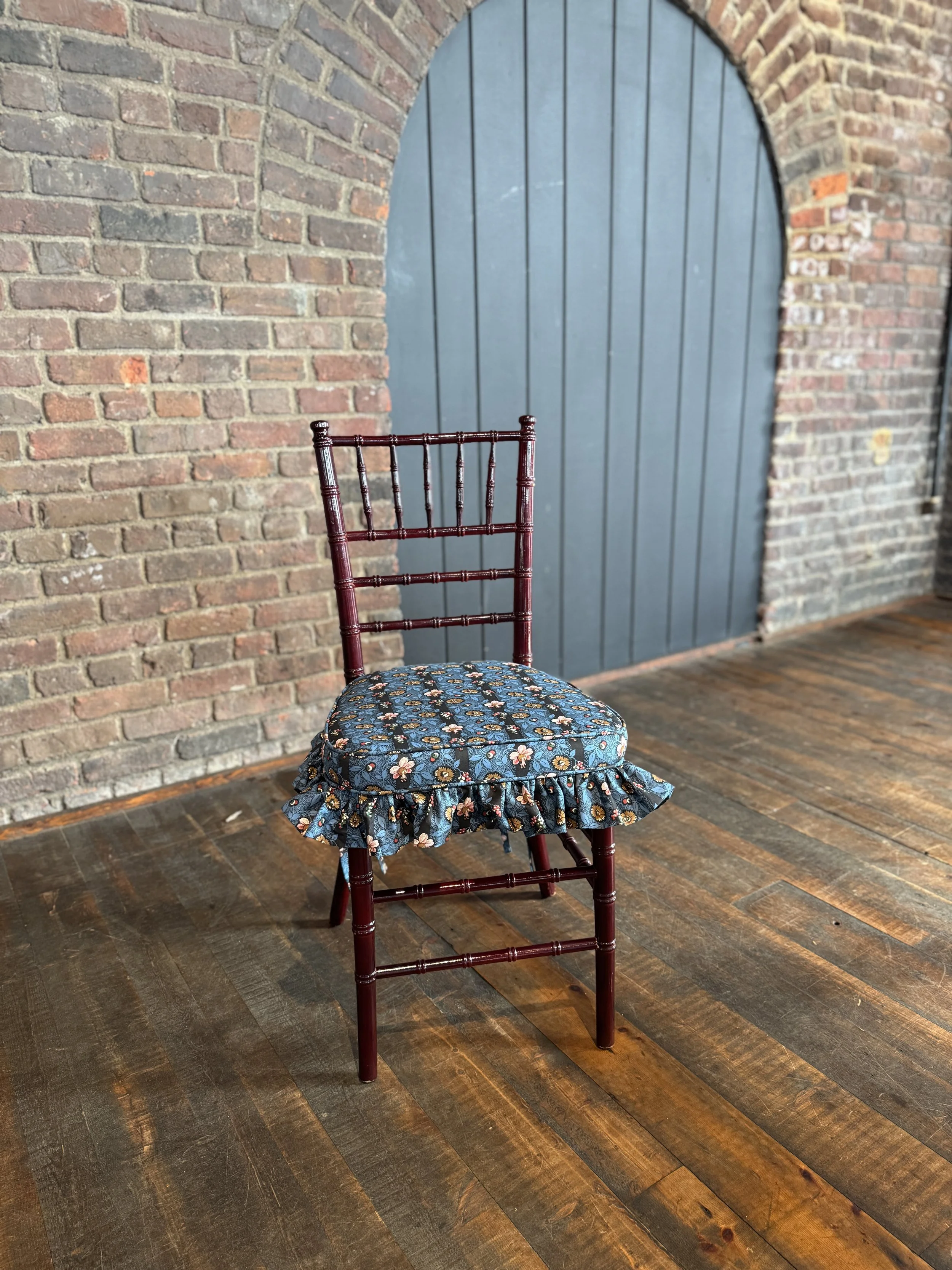 The finished product! Thank you to Schumacher for the lovely La Rue Stripe fabric.