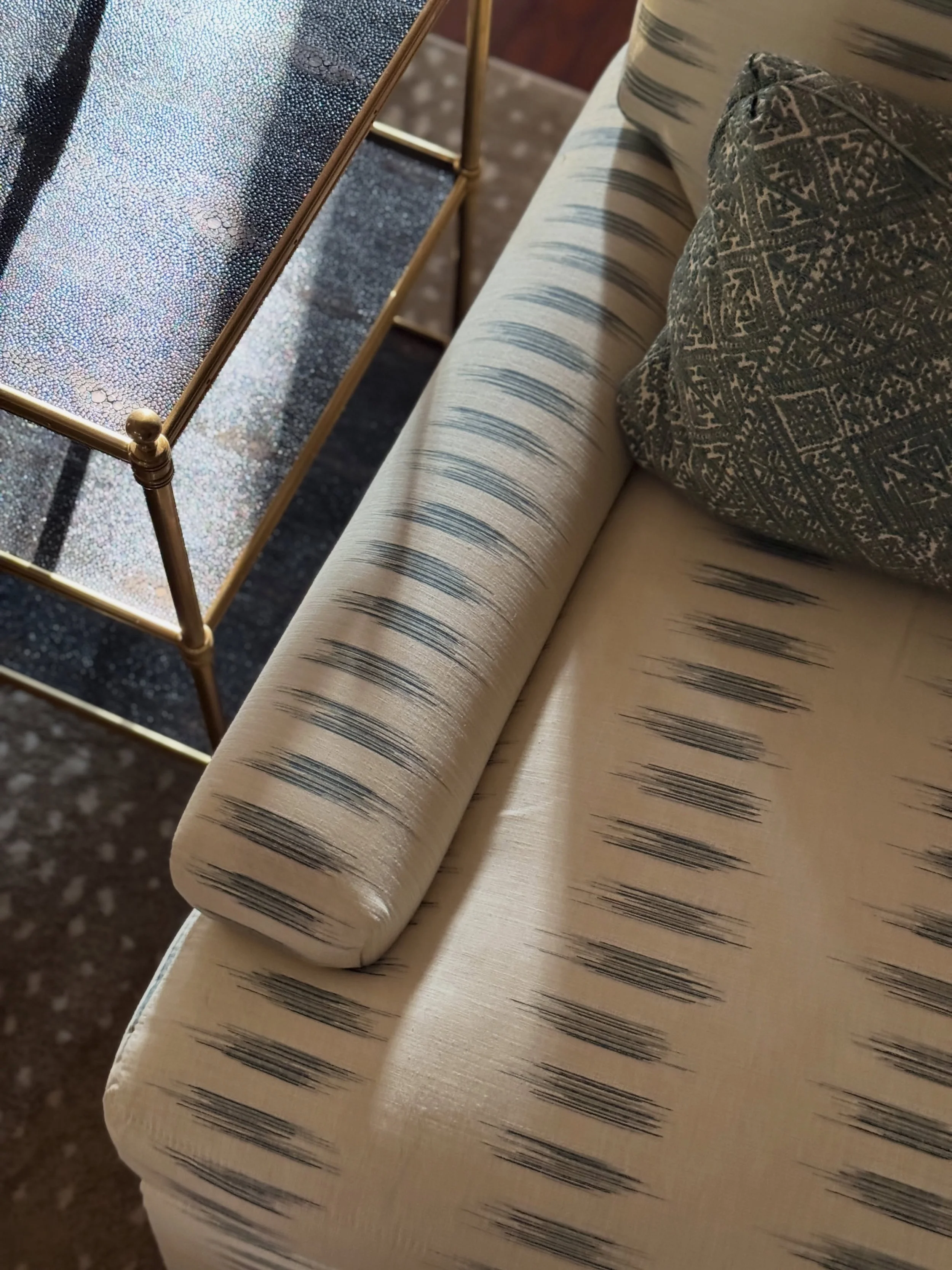Morning light does half the styling. The rest is knowing when the materials are finally speaking to each other. 

I love seeing it come together IRL, no filter. 

Design: @sherrelldesignstudio