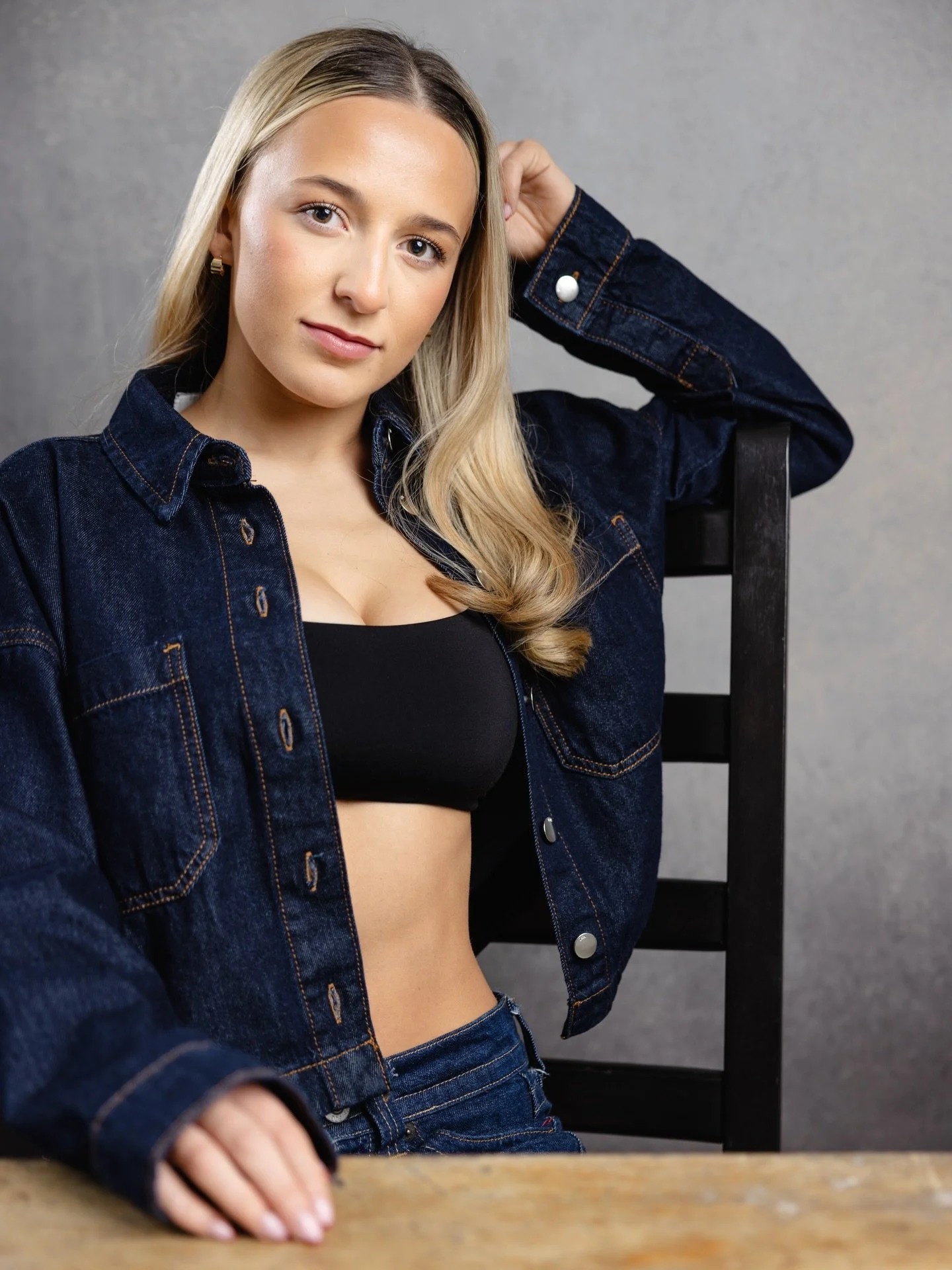 Headshot with Izzy today. Nice clean edit.

@izzytolsonx