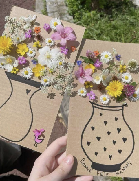 CARD FLOWER VASES