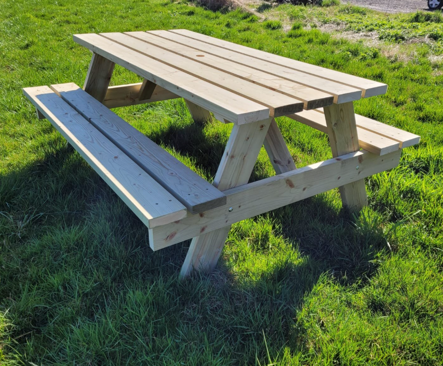 The Dalton picnic bench made by Bench and Bale in West Lancashire from Scandinavian Redwood